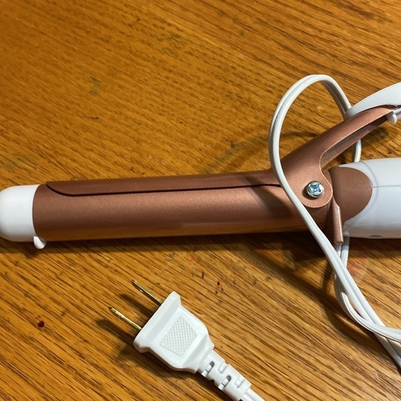 Electronic con air 1 inch curling iron - Picture 3 of 3